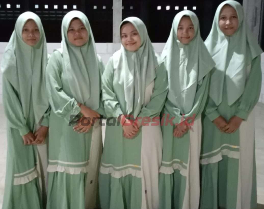 : Santri pondok pesantren kanjeng sepuh sidayu peraih Medali Emas dalam bidang Bahasa Arab Dan Perak dalam bidang bahasa Inggris serta Bidang Pendidikan Agama Islam (PAI) pada ajang bergengsi Olimpiade Siswa Indonesia - Sumpah Pemuda (OSI-SP) Jawa Timur 2024 yang diselenggarakan oleh pusatprestasi.id