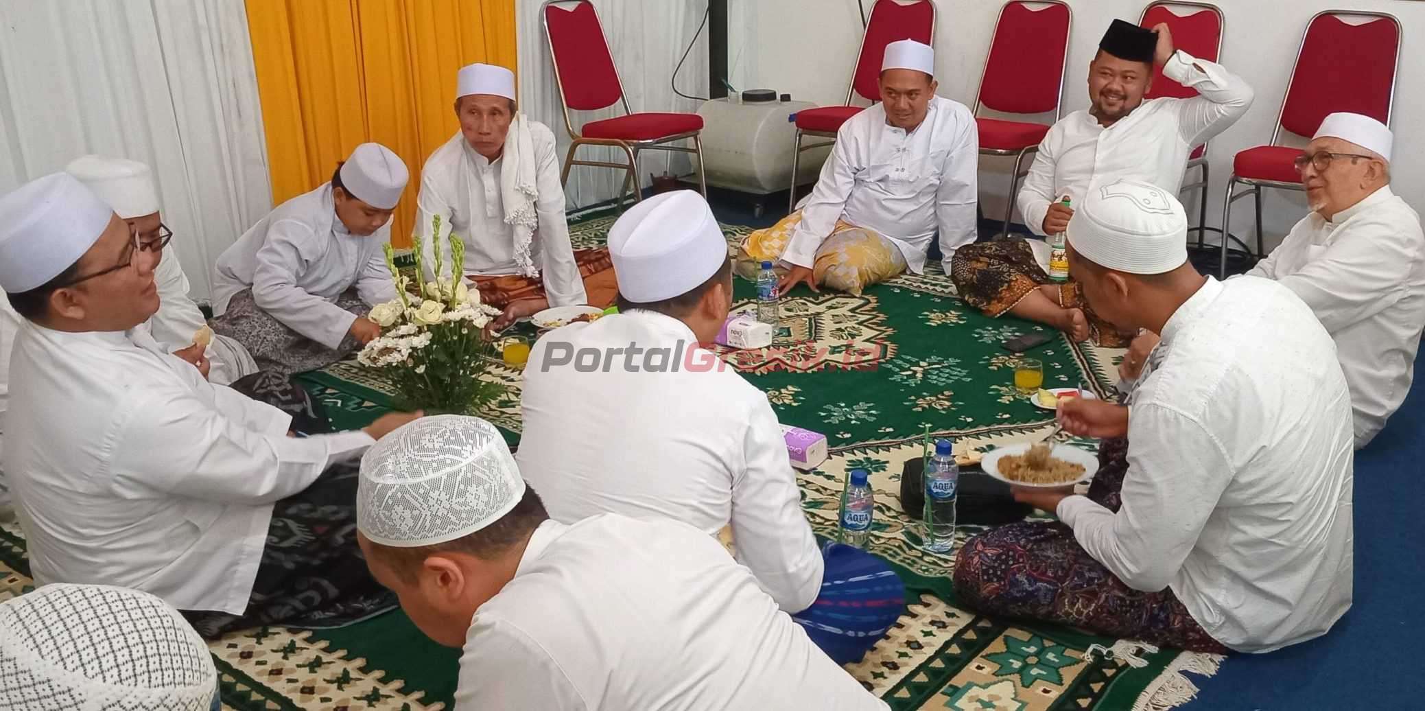 Calon Bupati Gresik Fandi Ahmad Yani saat menghadiri majelis dzikir Hut Ultras Gresik ke-25