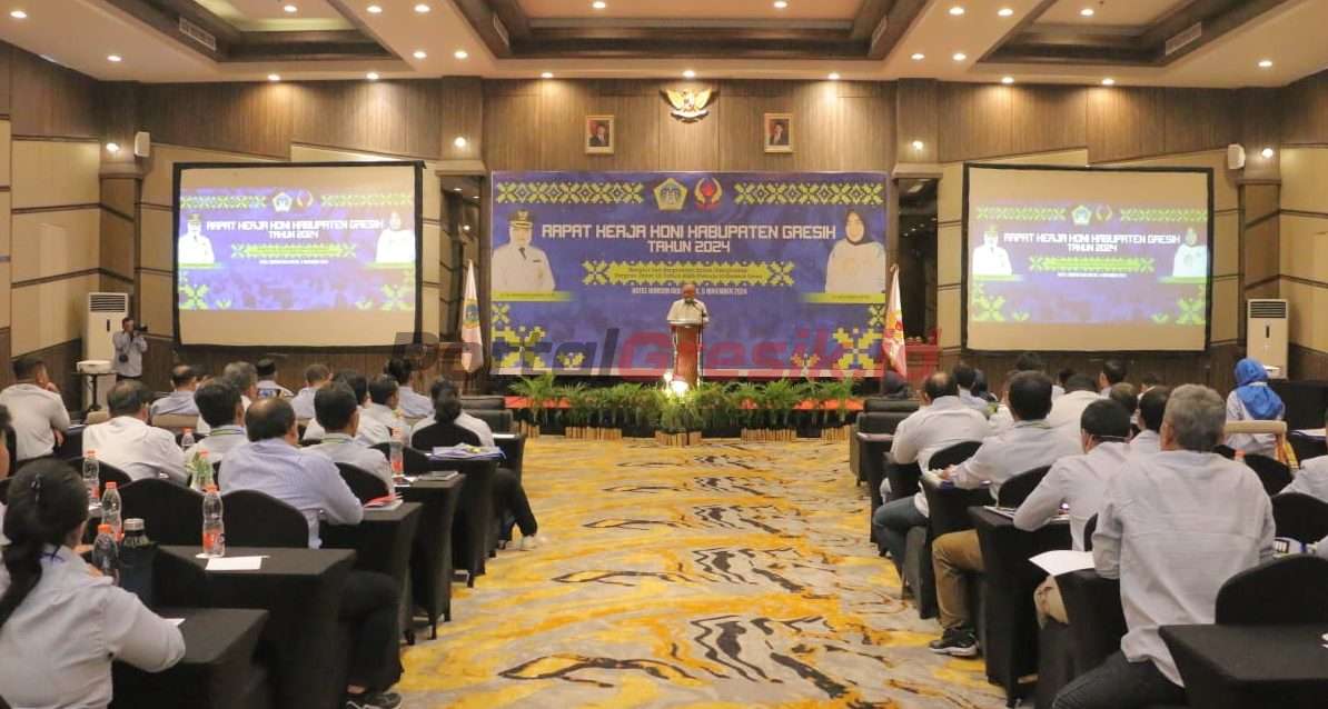 Ketua KONI Gresik, Anis Ambiyo Putri dalam Rapat Kerja 2024 yang berlangsung di Hotel Horison pada Selasa, (5/11/2024).