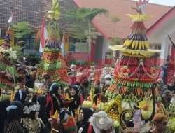 Cara Warga Tiremenggal Rayakan HUT RI ke 79 Kirap Tumpeng Keliling Kampung