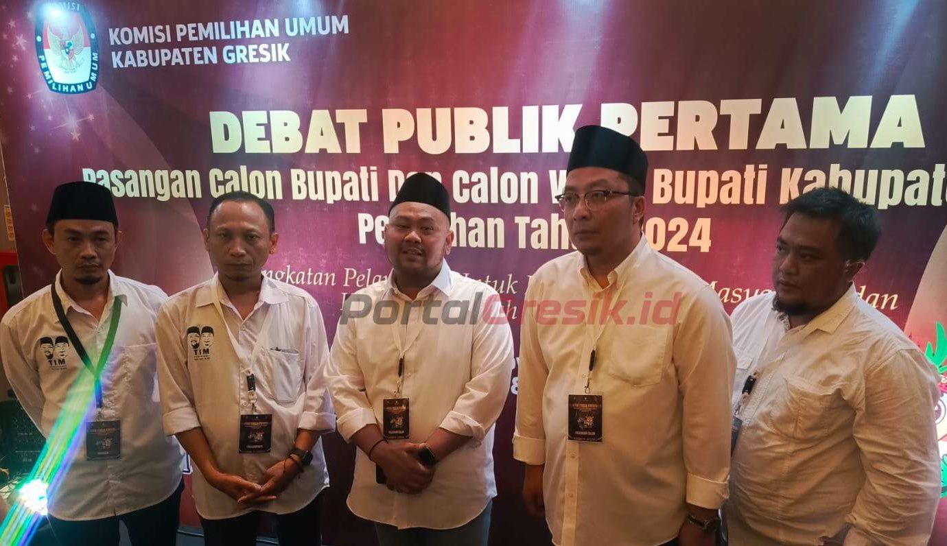 Jumpa pers Cabup-Cawabup Gresik, usai Debat pertama yang diselenggarakan oleh KPU Gresik di Hotel Aston In, Rabu (06/11/2024).