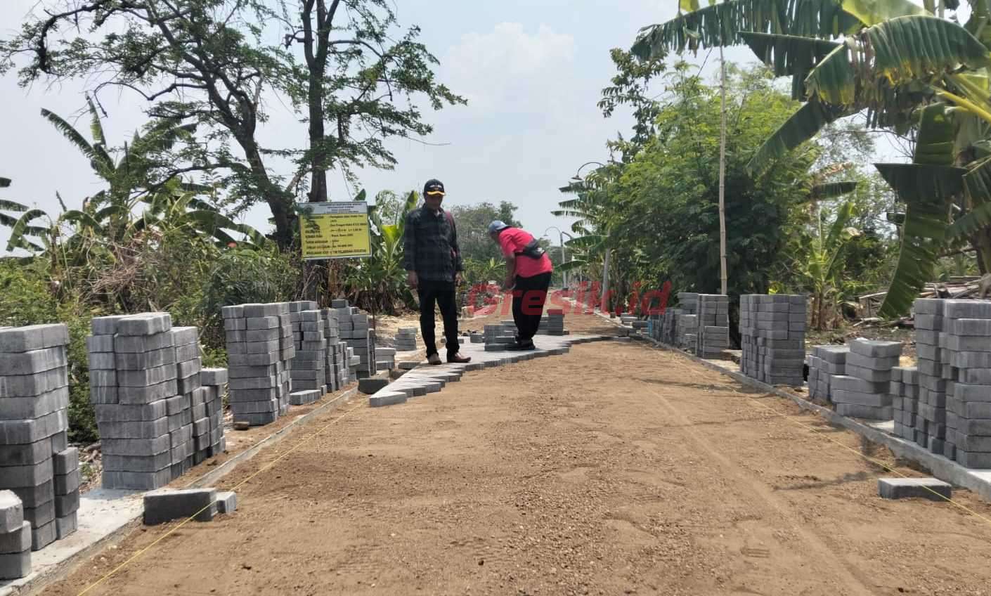 Pemerintah Desa (Pemdes) Dunggus KecamatanCerme Kabupaten Gresik, Jawa Timur membangun sejumlah fasilitas infrastruktur penunjang pertanian.
