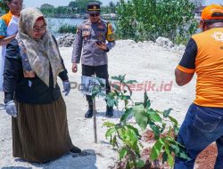 Serah Terima CSR Biopori, Plt Bupati Gresik Sebut Solusi Atasi Sampah Organik