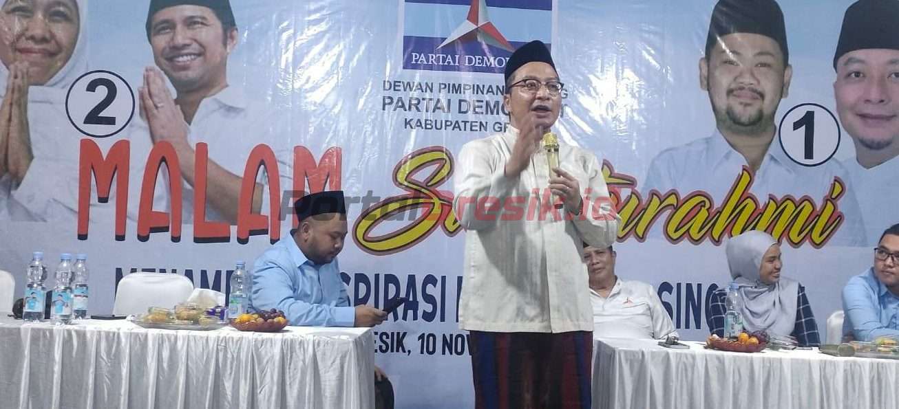 Gus Yani disertai dr Alief saat bertemu masyarakat Jegong Kelurahan Kecamatan Kebomas. Foto:Istimewa
