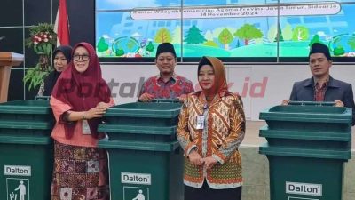 Refah Islami menerima Penghargaan Eco Pesantren Tingkat Pratama peringkat II dari Dinas Lingkungan Hidup Provinsi Jatim. Penghargaan istimewa tersebut diterima langsung oleh Mudir Pesantren Refah Islami KH. Farid Dhofir, Lc, M.Si.