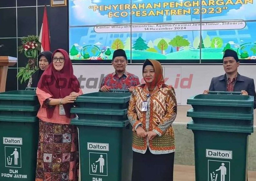 Refah Islami menerima Penghargaan Eco Pesantren Tingkat Pratama peringkat II dari Dinas Lingkungan Hidup Provinsi Jatim. Penghargaan istimewa tersebut diterima langsung oleh Mudir Pesantren Refah Islami KH. Farid Dhofir, Lc, M.Si.