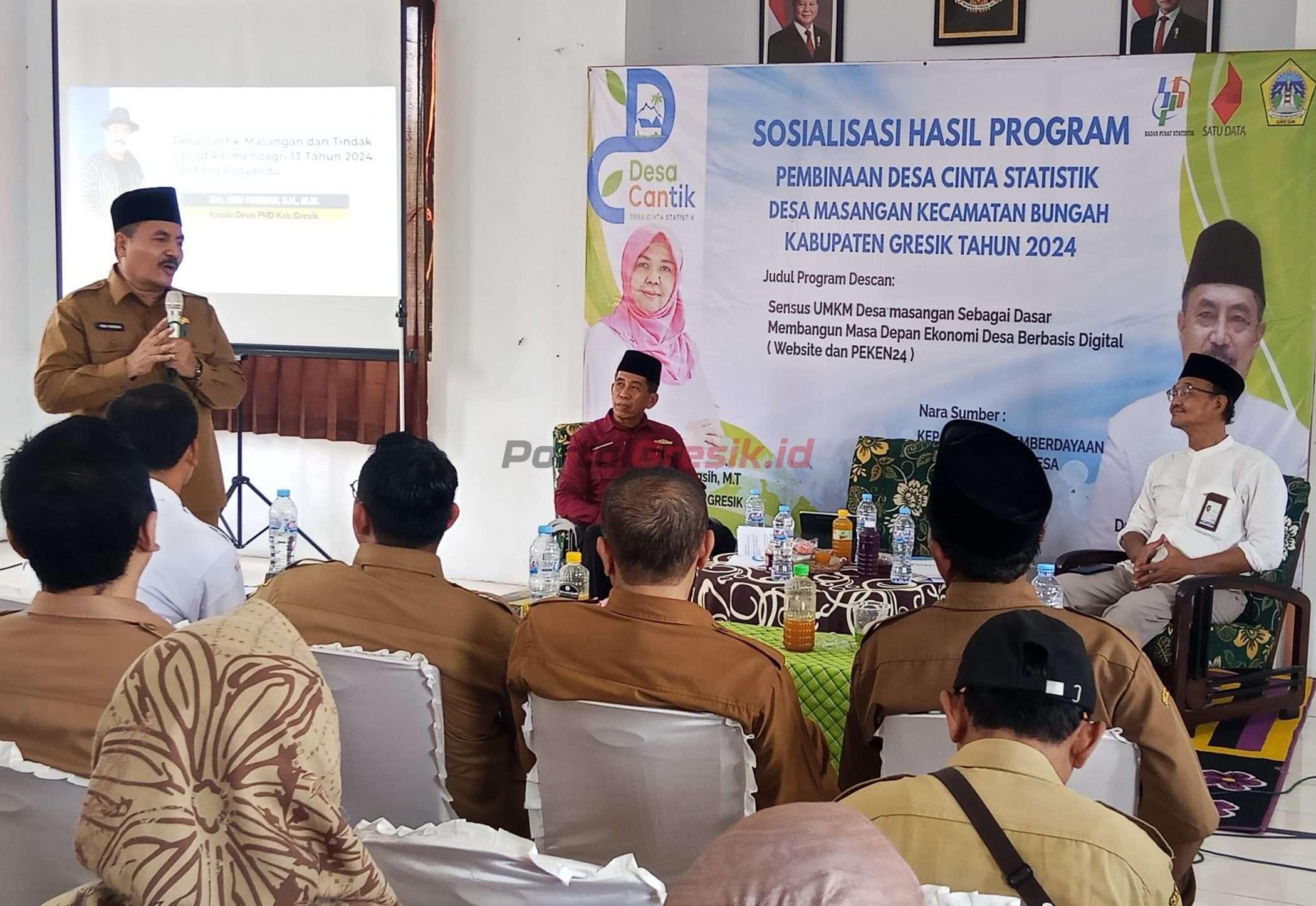 Kepala Dinas PMD Gresik Abu Hassan saat memberikan sosialisasi Desa Cantik di Kantor Desa Masangan.