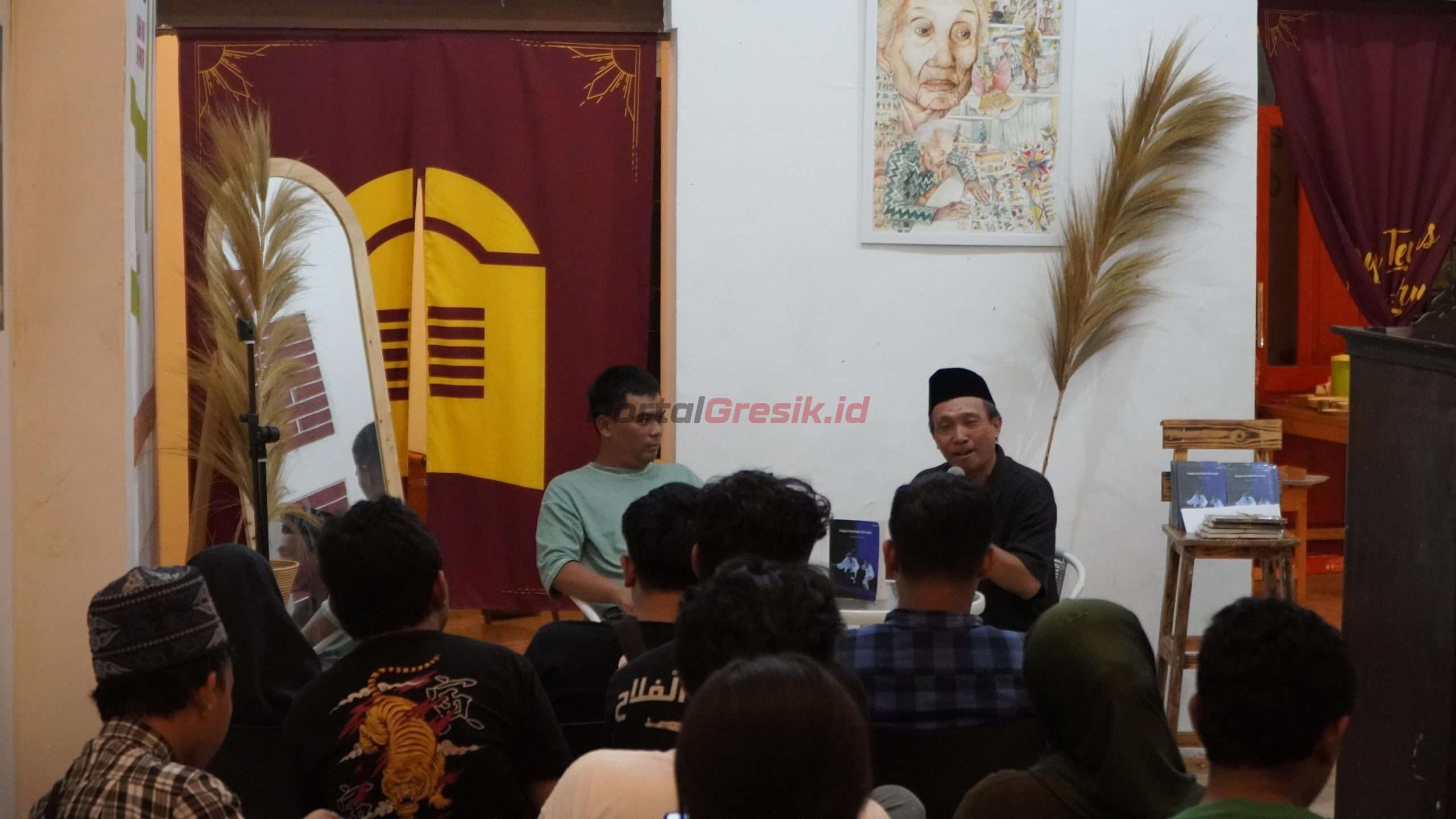 Obrolan hangat berbaur dengan antusiasme para pecinta literasi, saat peresmian Perpustakaan Lokalisier di Sualoka Hub.