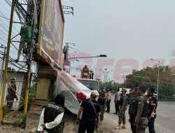 Masuki Masa Tenang, Bawaslu Gresik Bersama Tim Gabungan Tertibkan Alat Peraga Kampanye