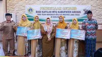 Wabup Gresik Berikan Reward kepada Kafilah MTQ ke-30 Provinsi Jatim.