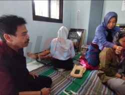 Ada Layanan Pijat Dan Akupuntur Gratis Bagi Petugas Penyelenggara Pemilu Di Desa Kramat Inggil