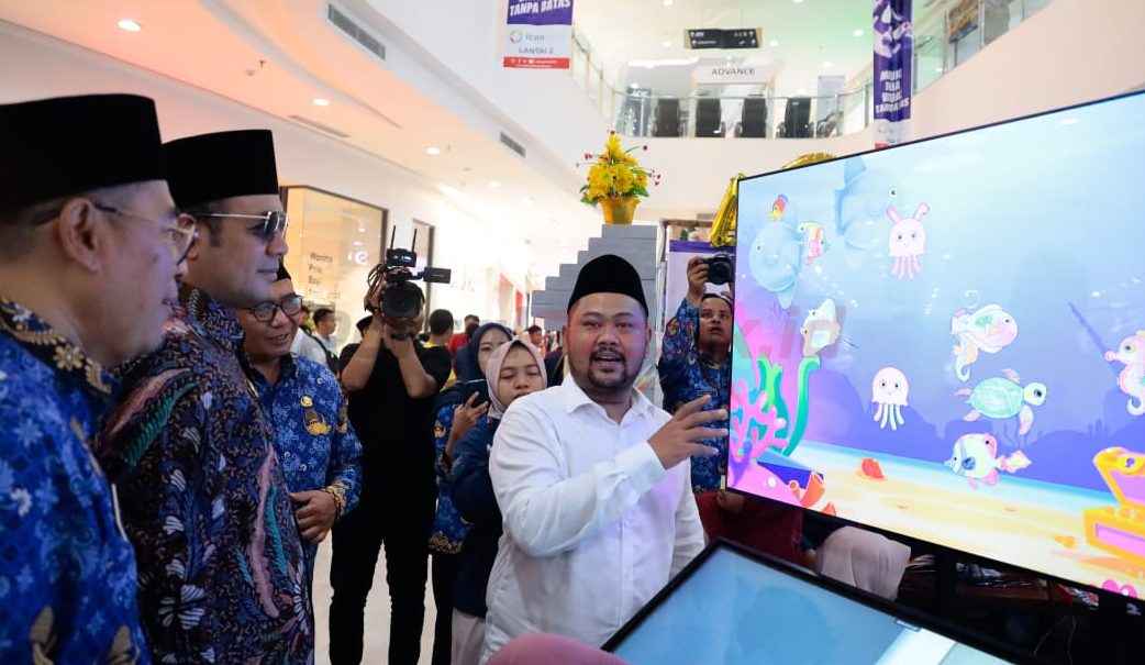 Kepala Badan Riset Inovasi Daerah (Brida) Provinsi Jawa Timur Firman, Kepala Bappeda Kabupaten Gresik Edi Hadisiswoyo, Kepala OPD lingkup Pemkab Gresik,