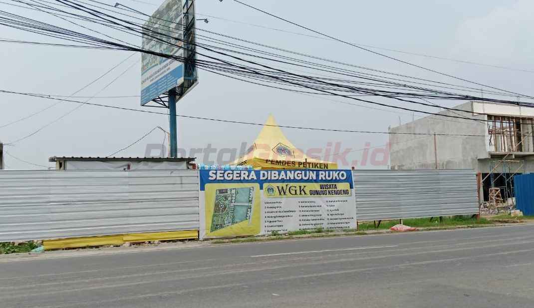 Lahan yang digunakan sebagai kawasan Wisata Gunung Kendeng merupakan tanah khas desa Petikan