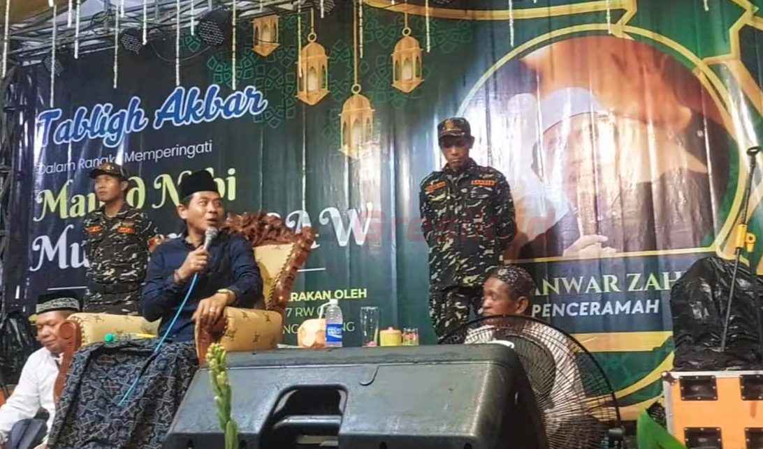 Warga Banjiri Tabligh Akbar Peringatan Maulid Nabi Muhammad di Dusun Ambeng Ambeng Duduksampeyan