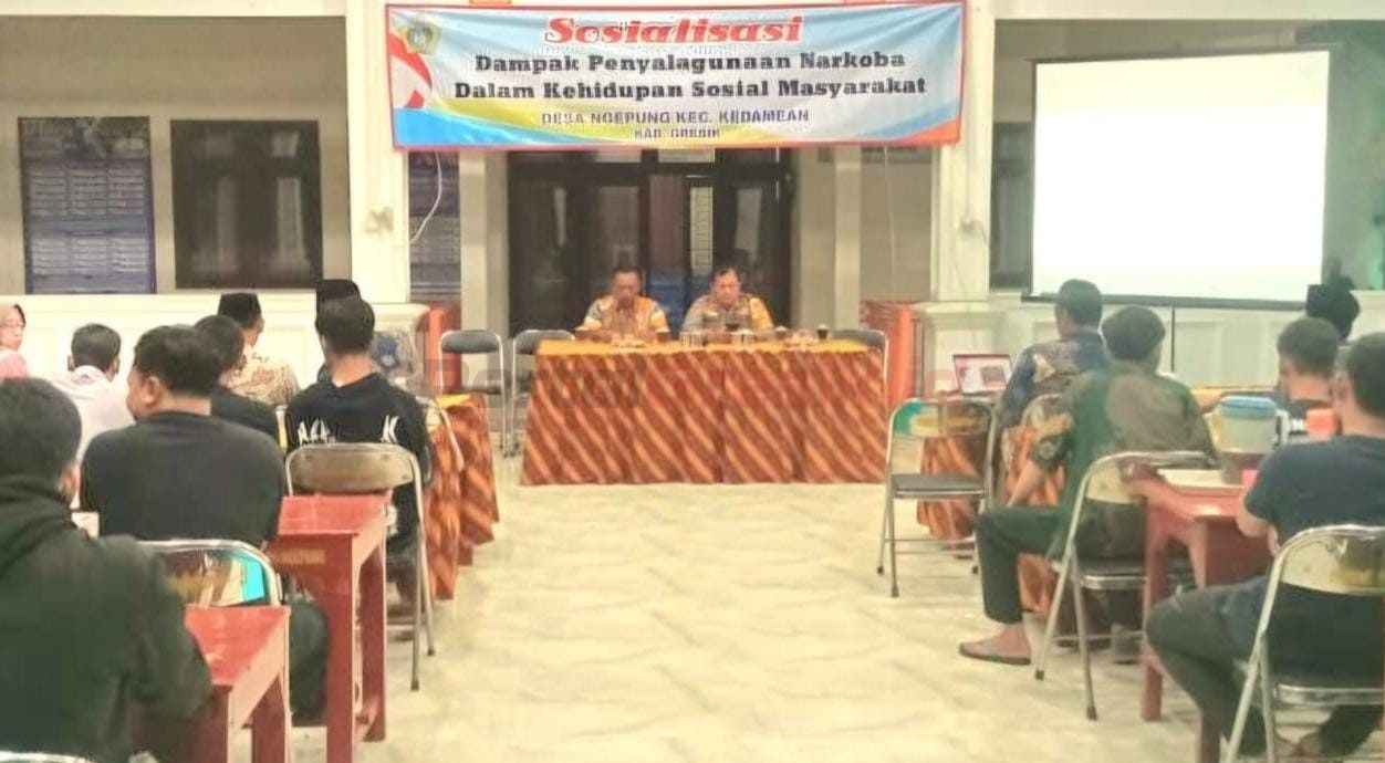Pemdes Ngepung dan Polsek Kedamean Sosialisasikan Bahaya Narkoba ke Warga