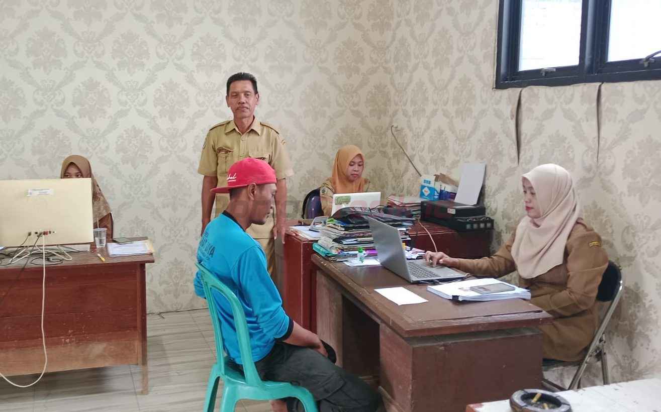 memberikan pelayanan kepada masyarakat.