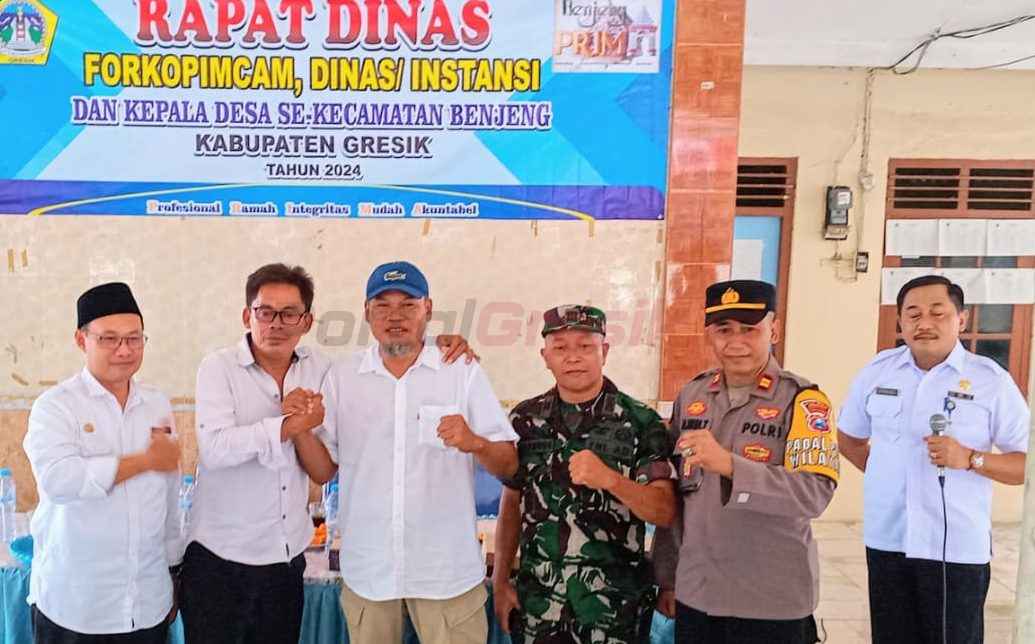rapat dinas Forkopimcam dan AKD Kecamatan Benjeng, Yang berlangsung di Kantor Desa Jogodalu Kecamatan Benjeng, Kabupaten Gresik. Rabu (18/12/2024).