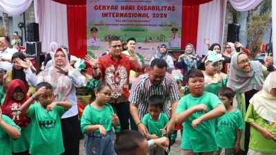 Gebyar Disabilitas 2024, Pemkab Gresik Terima Bantuan Tiga Unit Mobil Antar-Jemput dari Bank Jatim