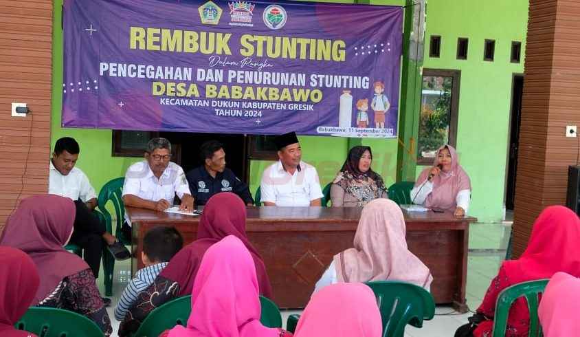 Tekan angka stunting, Desa Babakbawo, Kecamatan Dukun Kabupaten Gresik menggelar kegiatan rembug stunting, Selasa (18/12/2024) di Balai Desa