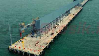 Proyek pengembangan dermaga SBI Pabrik Tuban, Jawa Timur, dilengkapi dengan fasilitas transport berupa tube conveyor sepanjang 4,1 km, tripper conveyor dan ship loader dengan kapasitas 1.000 tph untuk mengirim semen curah dari pabrik menuju kapal yang bersandar di dermaga.