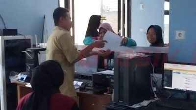 kantor desa lantaran langsung dilayani oleh teman teman perangkat desa" kata Moh. Wahib Ridlwan, Kepala desa Bangeran, Kamis (19/12/2024).