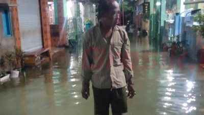 air laut naik sampai banjir mulai pukul 9 malam sampai jam 12 malam dan yang paling parah terjadi pada hari Selasa dengan ketinggian 60 hingga 70cm" kata H. Siti Nur Maslahah, Kepala Desa Banyuwangi. Kamis, (19/12/2024).