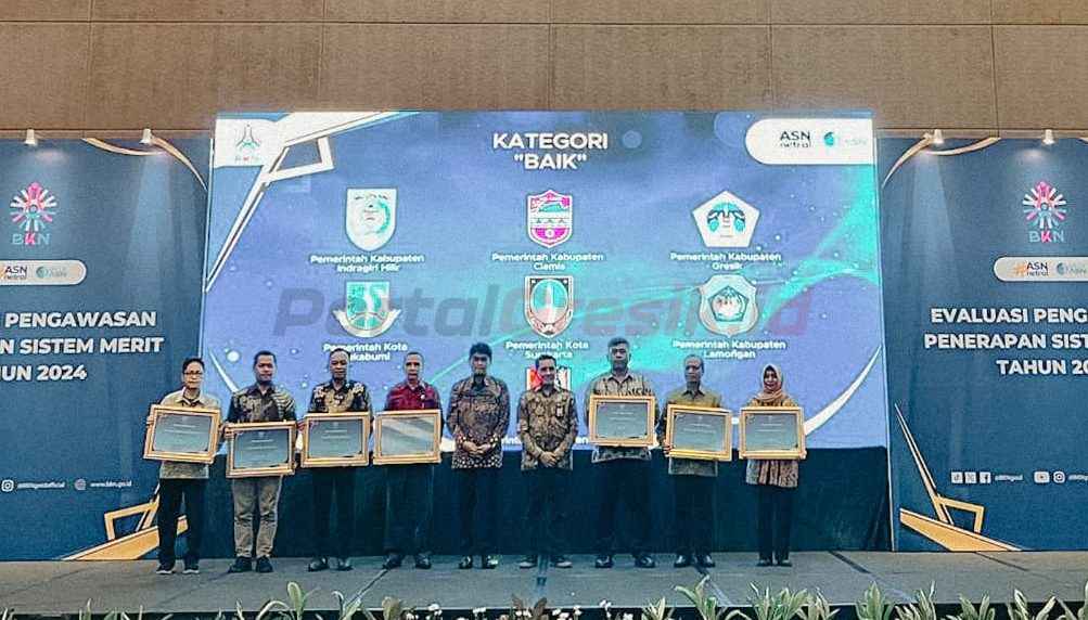 Penyerahan penghargaan dilangsungkan pada Kamis (19/12) di Pullman Grand Ballroom, Jakarta.