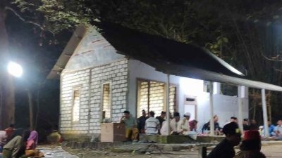 Ada sebuah batu besar dan bersejarah di belakang balai desa setempat. Kepala Desa (Kades) Watuagung Muh. Zamrozi, Senin (23/12/2024)