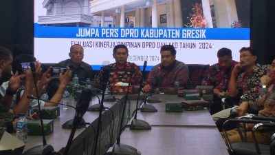 Pimpinan DPRD Gresik Bersama Pimpinan Alat Kelengkapan Beberkan Hasil Kinerja Legislatif