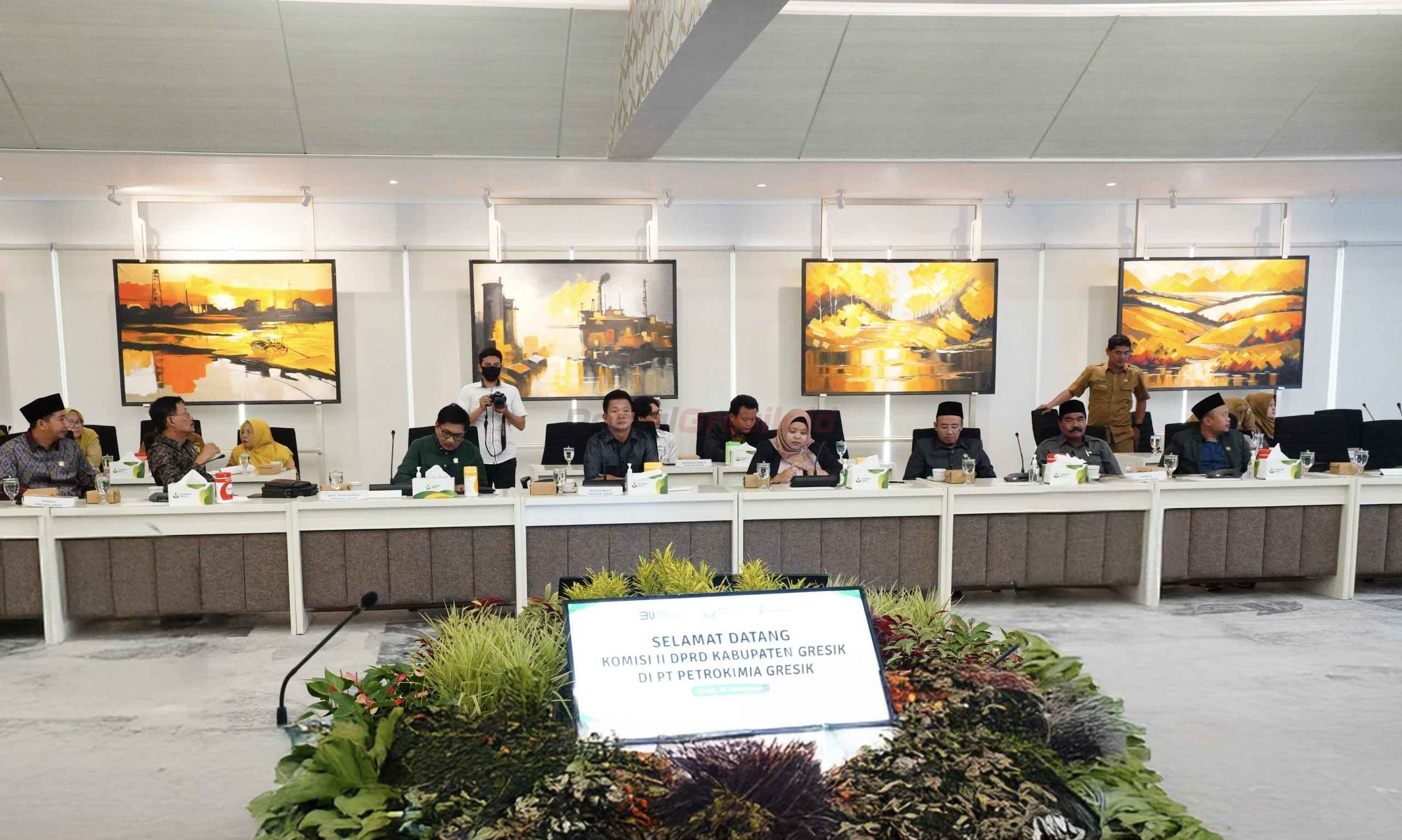 Komisi II DPRD Kab. Gresik saat mengunjungi Petrokimia Gresik