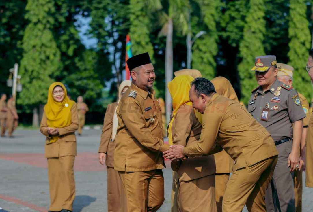 para Pejabat Sekretaris Daerah (Sekda) Gresik, Asisten, Staf Ahli, Kepala Bagian dan Kepala OPD, Camat, ASN maupun non ASN di lingkungan Pemerintah Kabupaten Gresik.