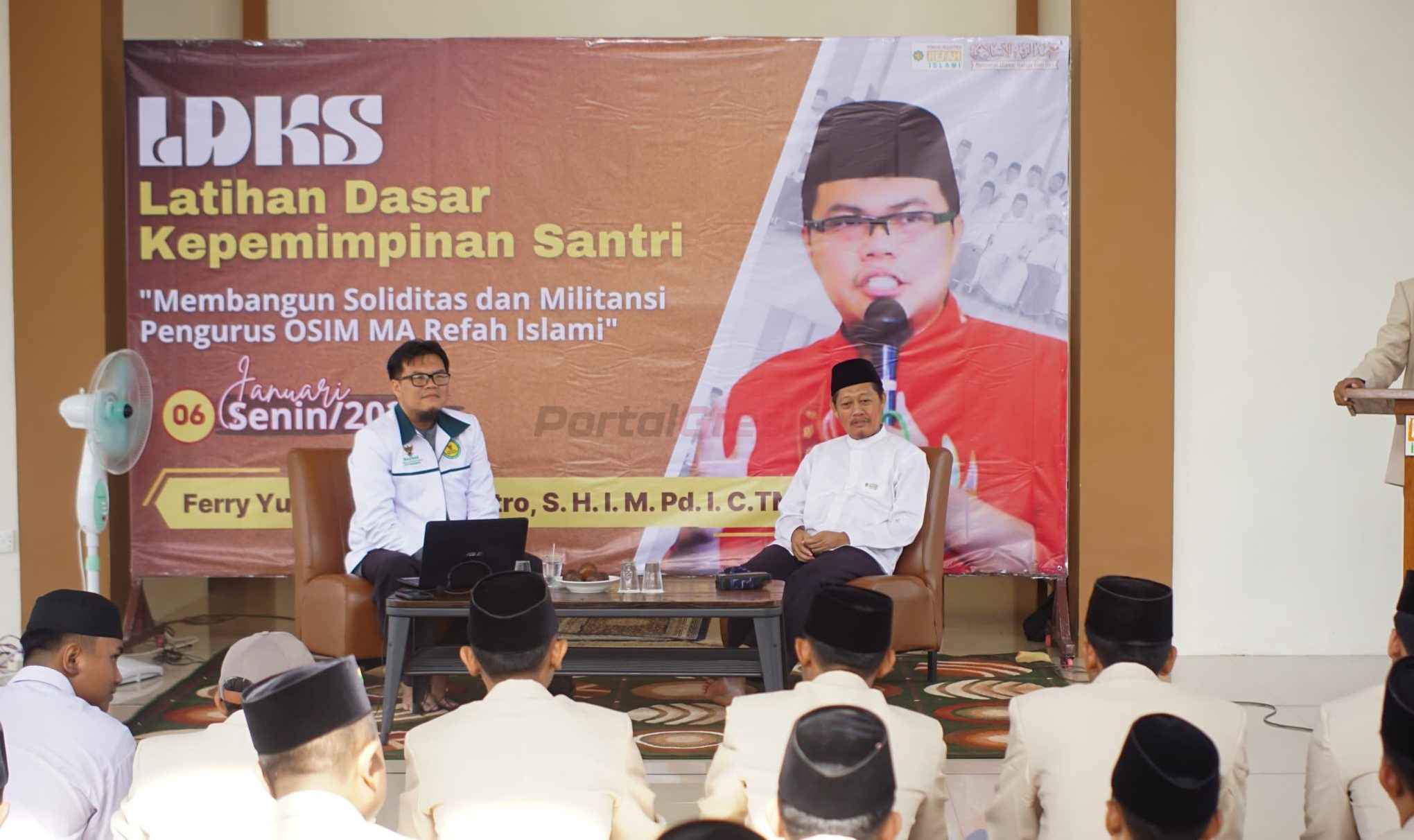 Latihan Dasar Kepemimpinan Santri (LDKS) pada hari Senin, 6 Januari 2025, bertempat di Masjid Refah Islami.
