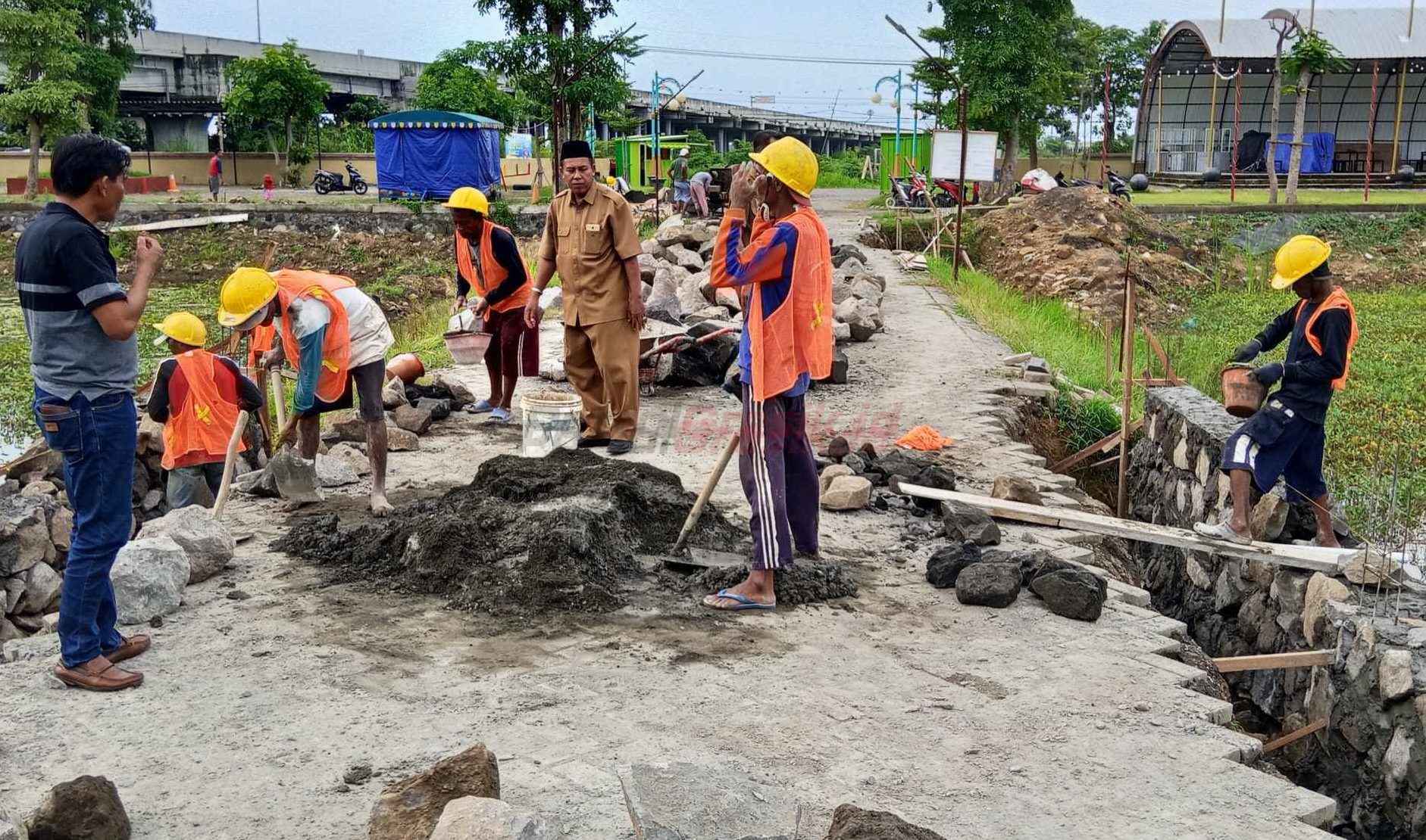 proyek TPT Wisata BUMDes ini panjangnya 39 meter, tinggi 2,5 meter, lebar bawah 1,25 meter dan lebar atas 0,3 meter," ungkap Hardi, Selasa (21/01/2025).