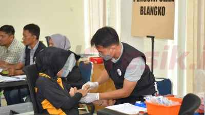 pemeriksaan kesehatan untuk memastikan kondisi fisik personel tetap optimal, sekaligus mendeteksi dini potensi gangguan kesehatan.