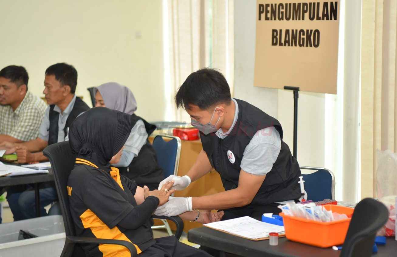 pemeriksaan kesehatan untuk memastikan kondisi fisik personel tetap optimal, sekaligus mendeteksi dini potensi gangguan kesehatan.