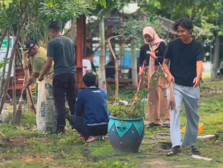 Desa (Pemdes) Lowayu, Karang Taruna (Kartar) Pemuda Desa serta Mahasiswa KKN Universitas Muhammadiyah Gresik (UMG) pada Jumat, 24 Januari 2025 pukul 07.00 WIB - selesai.