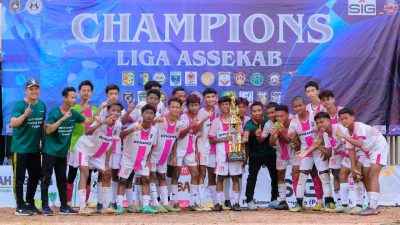 Tim Dynamix Soccer School Tuban kelompok usia 15 tahun berhasil meraih juara 1 ajang Piala ASSEKAB 2024 Tuban, pada 29 Desember 2024 lalu.