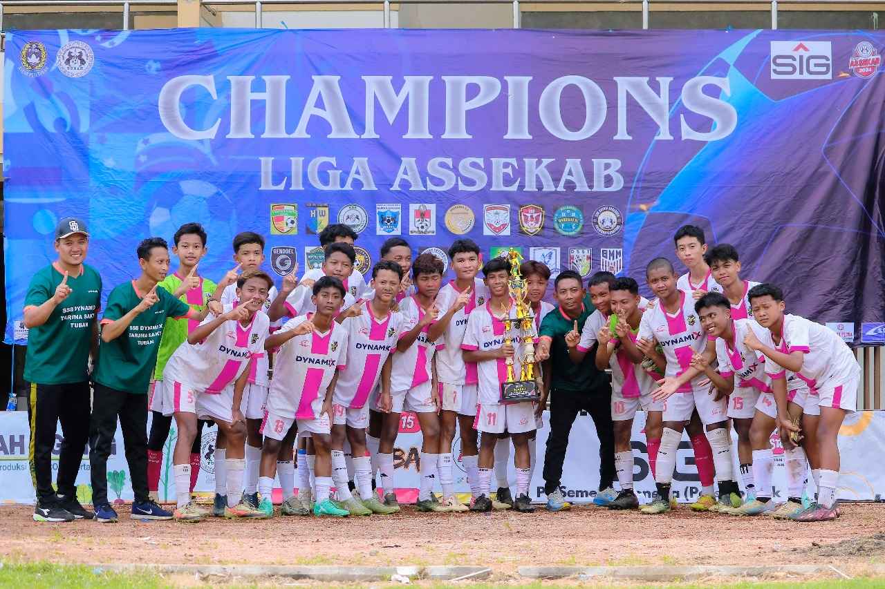 Tim Dynamix Soccer School Tuban kelompok usia 15 tahun berhasil meraih juara 1 ajang Piala ASSEKAB 2024 Tuban, pada 29 Desember 2024 lalu.