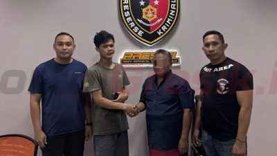 Nurul Huda korban pencurian HP saat menerima kembali HP nya dari Tim Khusus (Timsus) Macan Giri Satreskrim Polres Gresik.