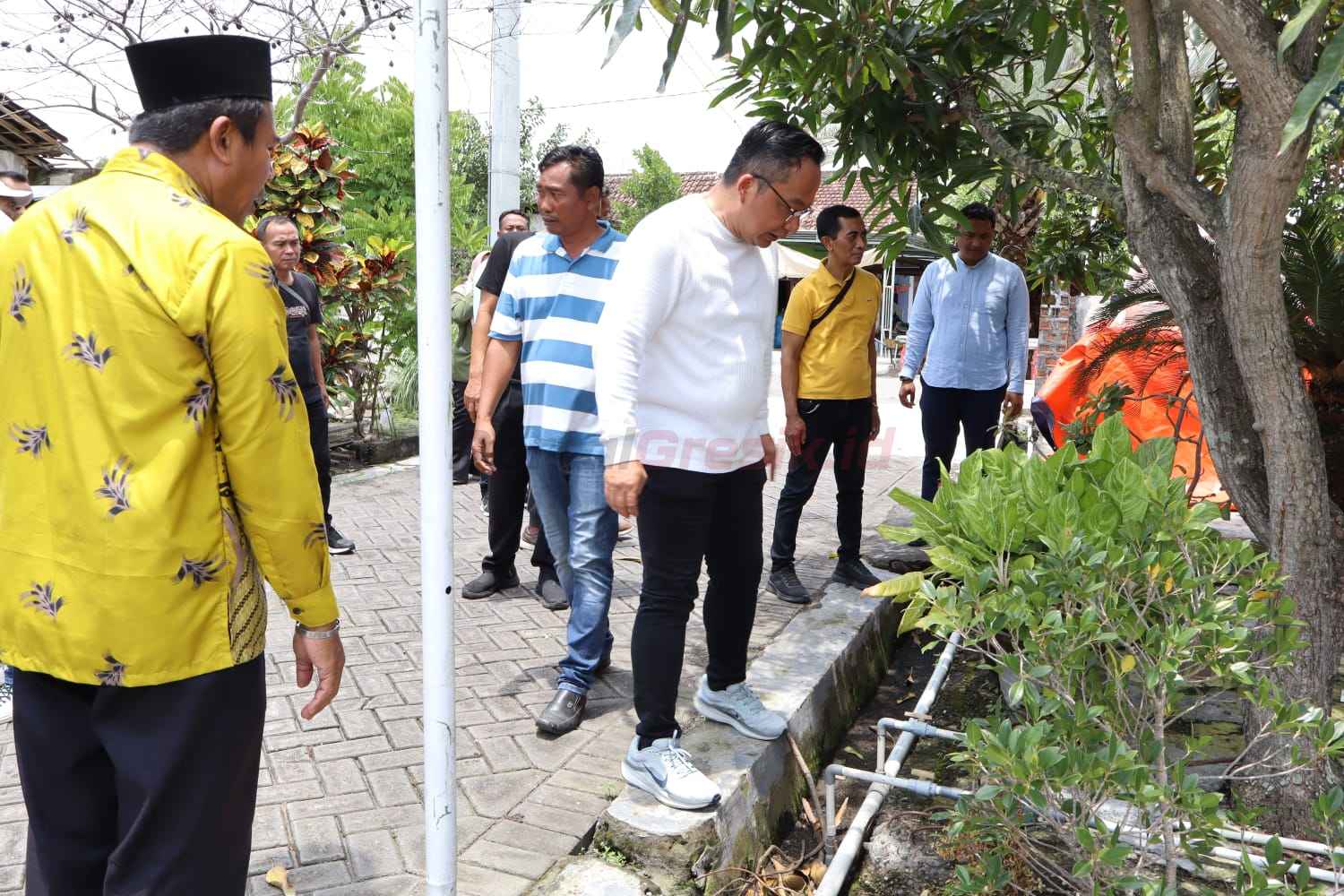 Wabup Gresik Asluchul Alif Langsung Tinjau sanitasi warga di Kecamatan Kedamean