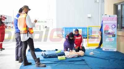 Simulasi Tanggap Darurat yang ditampilkan oleh Emergency Respon Team Smelter PTFI saat peringatan BK3N 2025 di Smelter PTFI, Jumat (14/01).