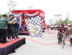 Wakil Bupati Gresik Asluchul Alif Lepas Peserta Gerak Jalan Balongpanggang – Gresik, Peringati HUT Pemkab Gresik