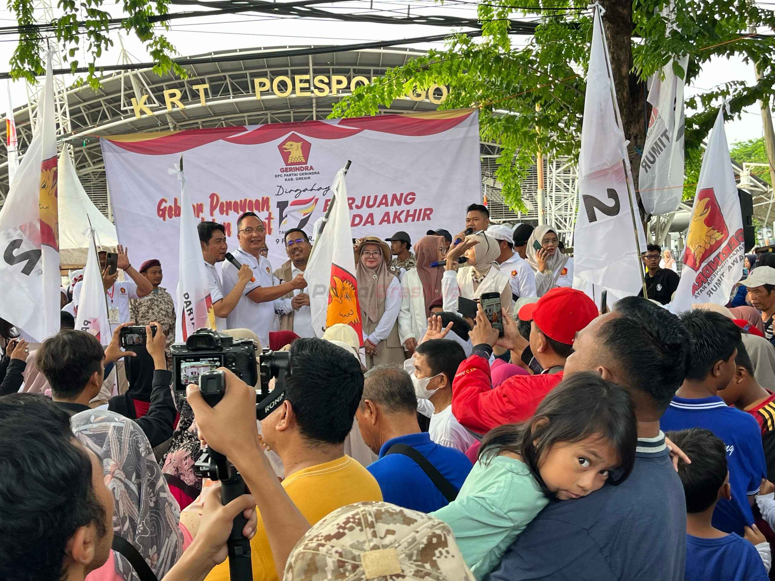 Jalan Sehat yang diadakan DPC Partai Gerindra Gresik dalam rangka Hari Ulang Tahun (HUT) ke-17 Partai Gerindra di gedung Wahana Ekspresi Poesponegoro (WEP), Jalan Jaksa Agung Suprapto Gresik, Minggu (9/2/2025) pagi.