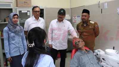 lansia dari tiga kecamatan di Kabupaten Gresik menerima manfaat dari program ini. Program CKG