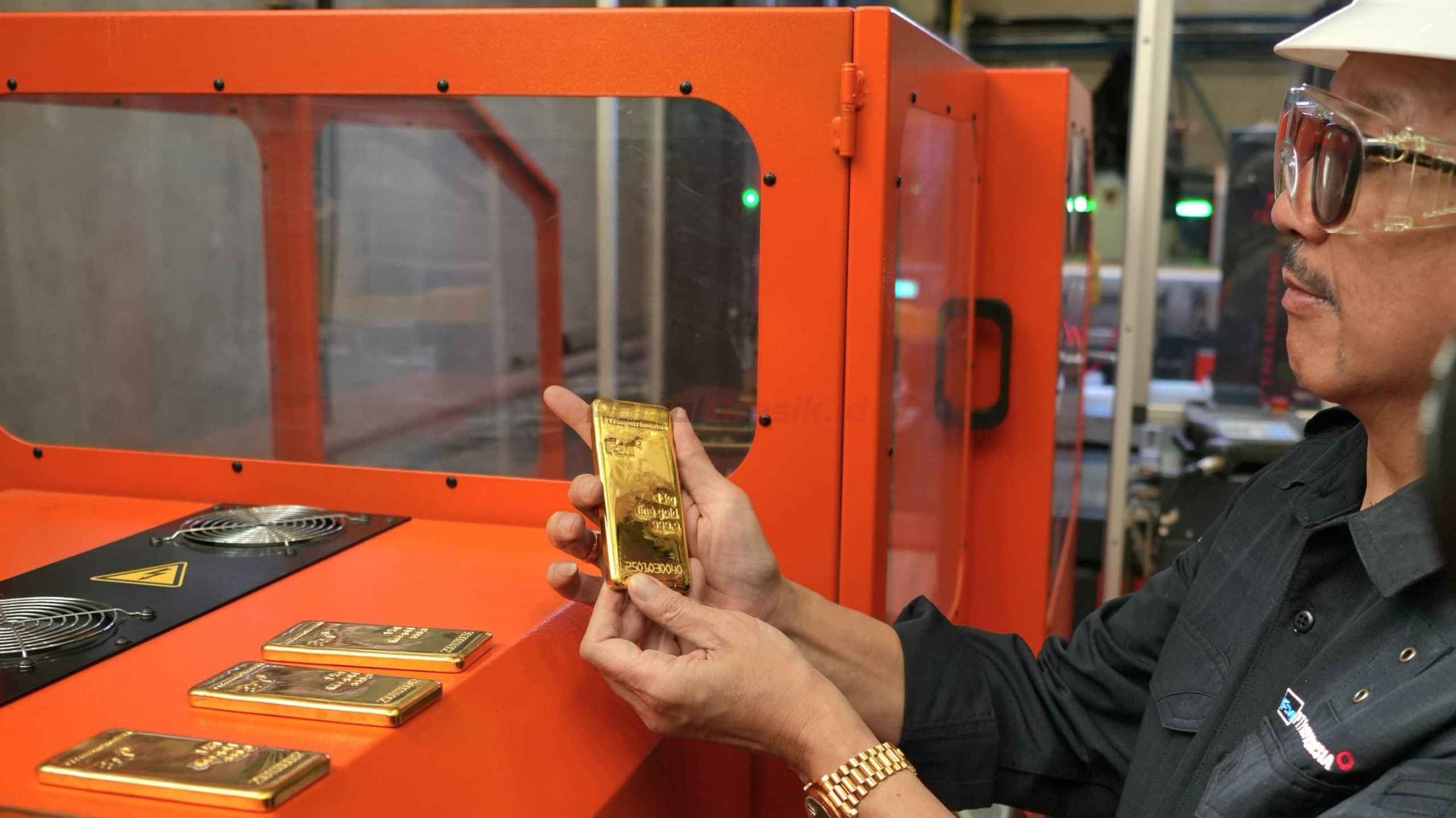 PT Freeport Indonesia (PTFI) menjadi perusahaan tambang tembaga terintegrasi hulu hilir pertama yang memurnikan lumpur anoda menjadi emas batangan murni. Hal tersebut ditandai dengan pengiriman perdana emas batangan dari fasilitas Precious Metal Refinery (PMR) Smelter PTFI ke PT Aneka Tambang Tbk (ANTAM), Rabu (12/2).