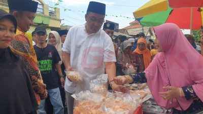 Wakil Bupati Gresik, dr. Asluchul Alif, secara resmi membuka kegiatan Trate Takjil Market (TTM) Vol. 3 di Jalan Abdul Karim, Trate, Gresik, pada Minggu (2/3/2025)