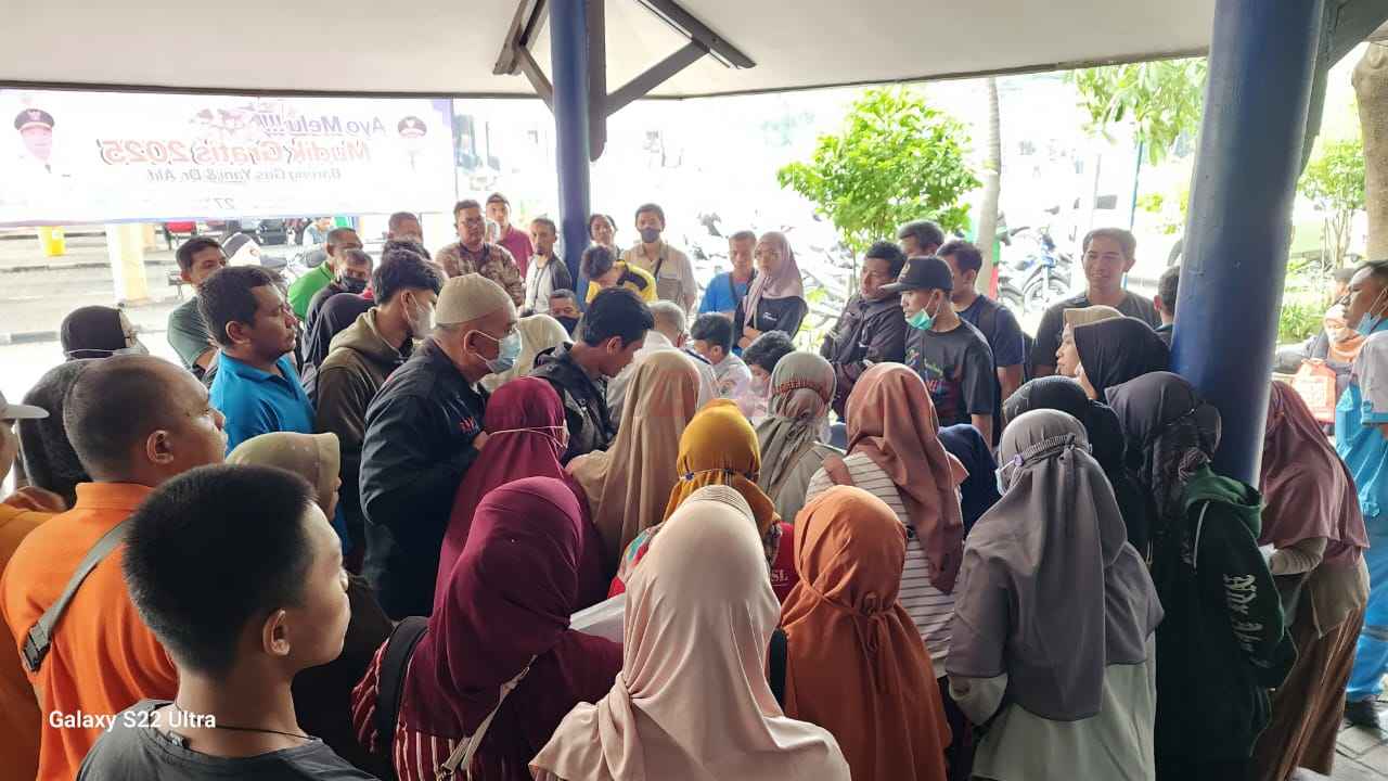 Hari pertama pendaftaran mudik gratis di Kantor Dinas Perhubungan (Dishub) Kabupaten Gresik pada Selasa (11/3/2025) diserbu ratusan calon pemudik.