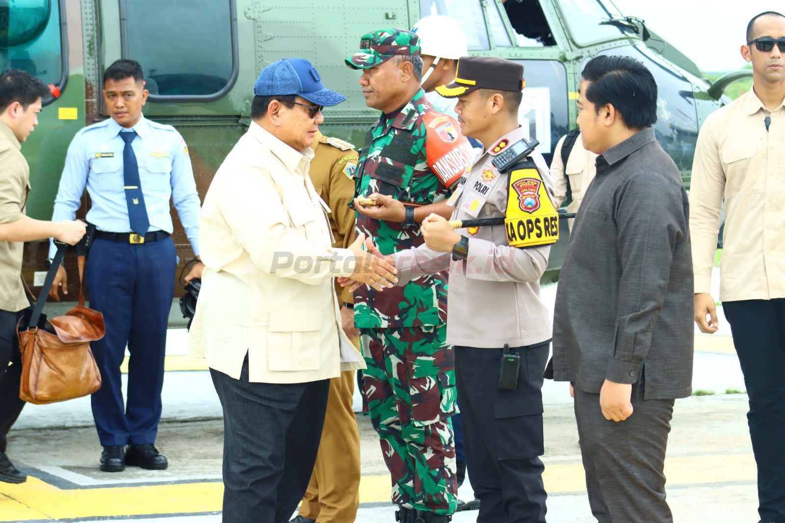 Kapolres Gresik AKBP Rovan Richard Mahenu saat Dampingi Kunjungan Kerja Presiden RI Prabowo Subianto ke Smelter PT. Freeport Indonesia, Senin (17/3/2025).