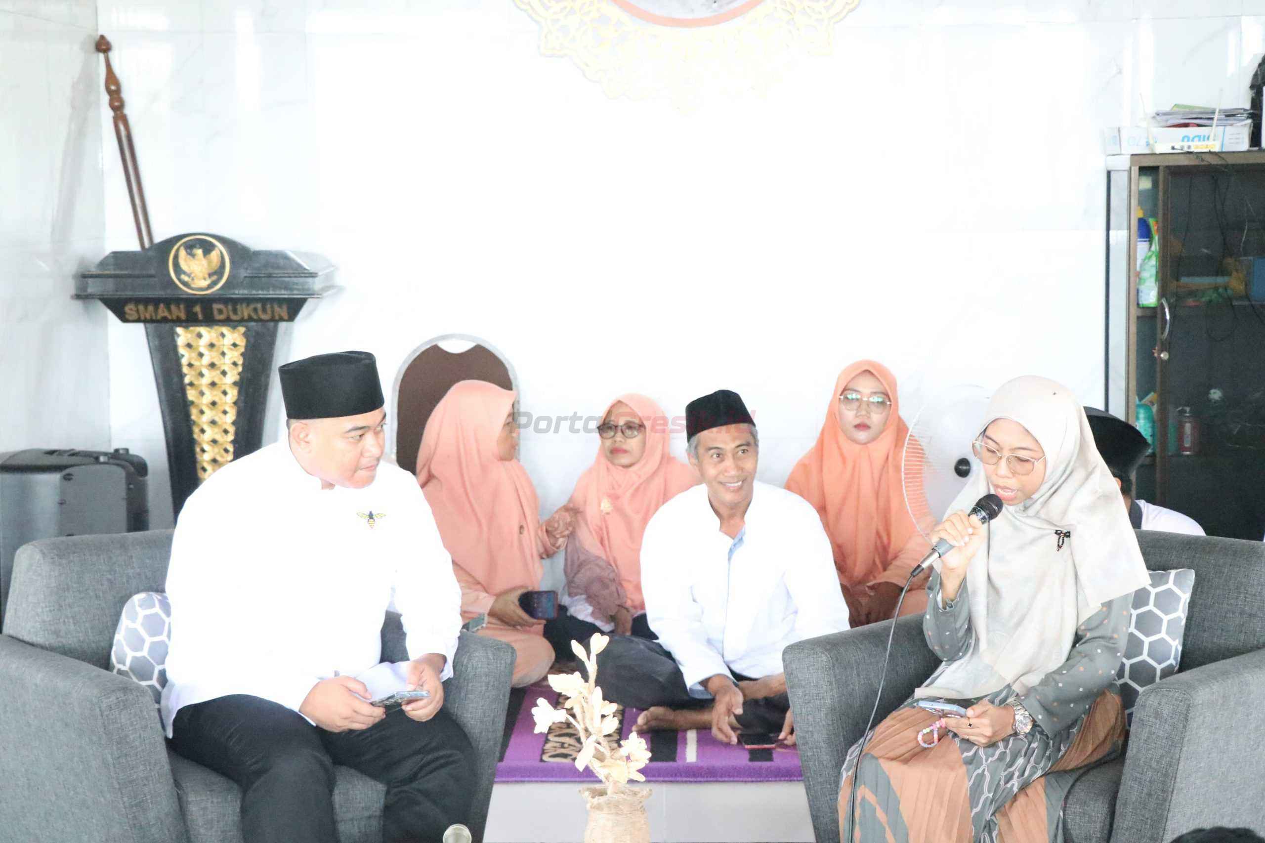 Ketua DPRD Kabupaten Gresik, M. Syahrul Munir, menjadi narasumber dalam kegiatan Pondok Ramadan 1446 H di SMAN 1 Dukun, pada Kamis (20/3/2025).