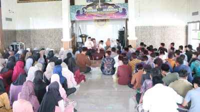 Jadi Narasumber Pondok Ramadan di SMAN 1 Dukun, Ketua DPRD Gresik Tekankan Kembangkan Potensi Diri di Bidang yang Diminati